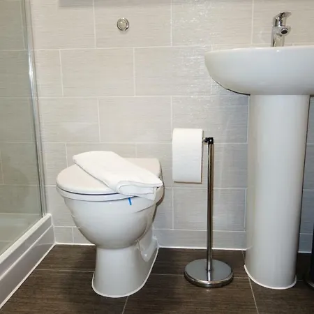Aire Elegant Ground Floor 2 Bed 2 Bath Including Parking *